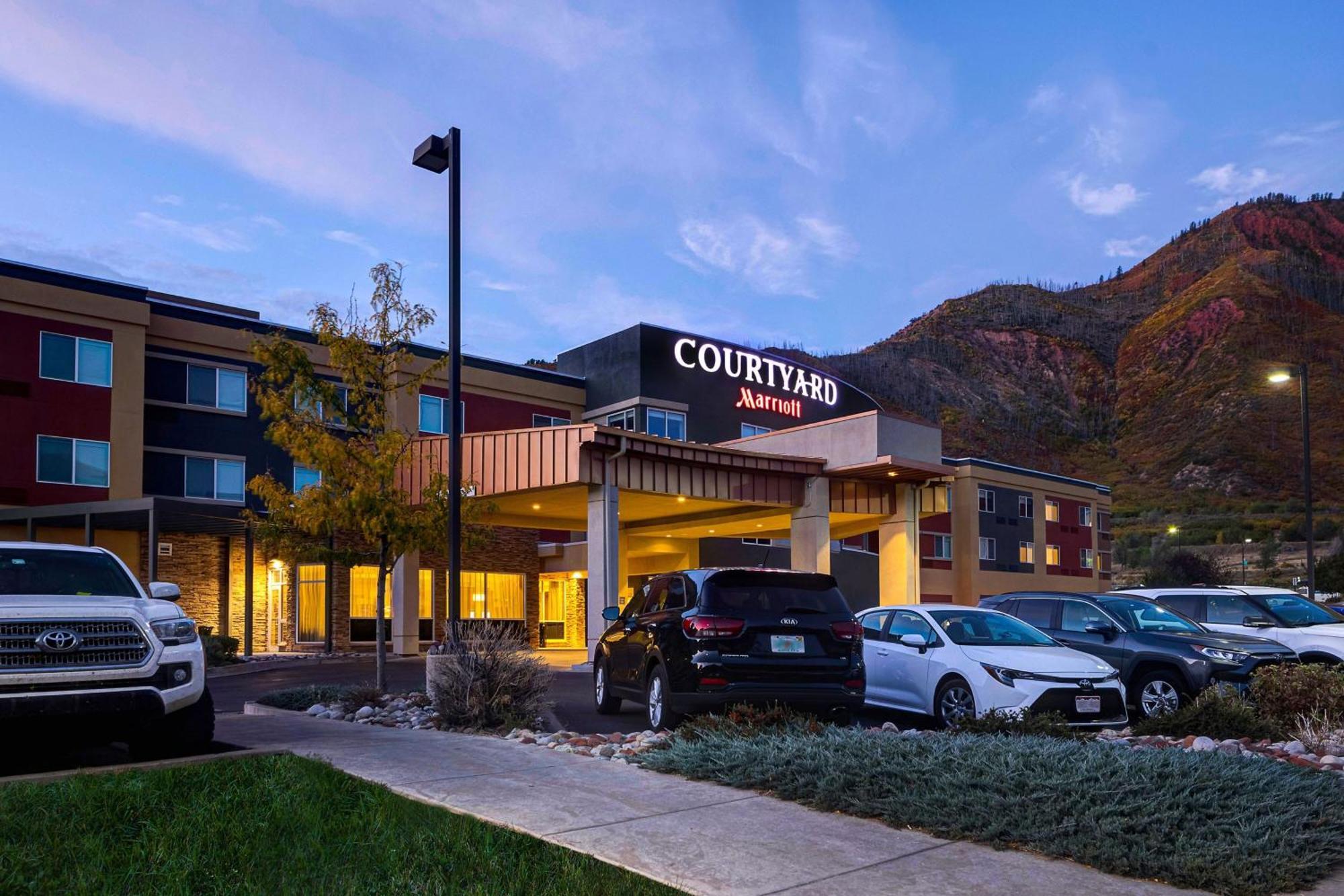 Courtyard By Marriott Glenwood Springs Hotel Exterior photo