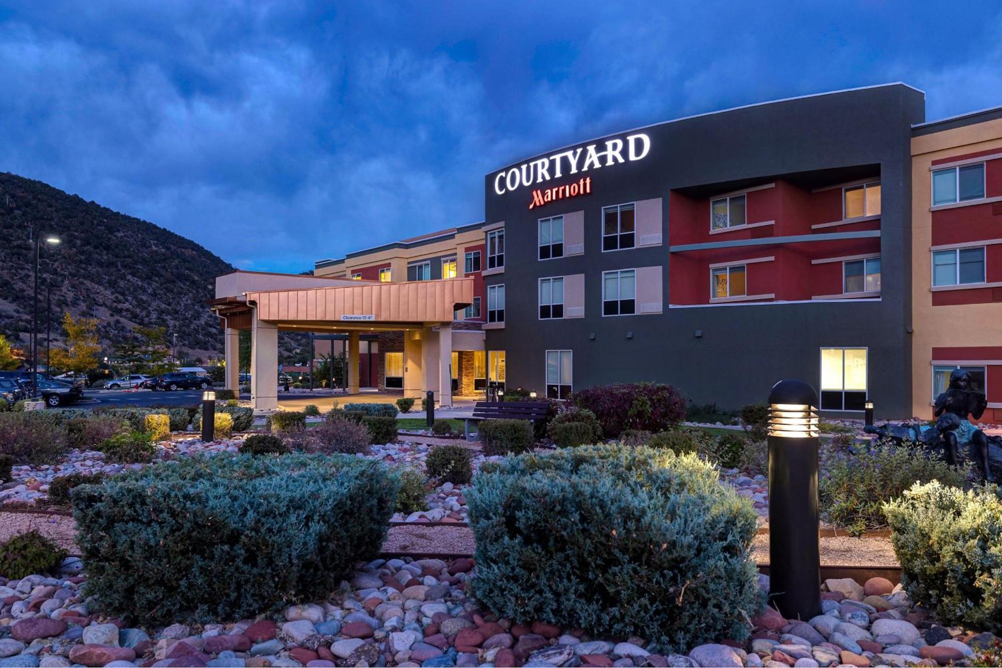 Courtyard By Marriott Glenwood Springs Hotel Exterior photo