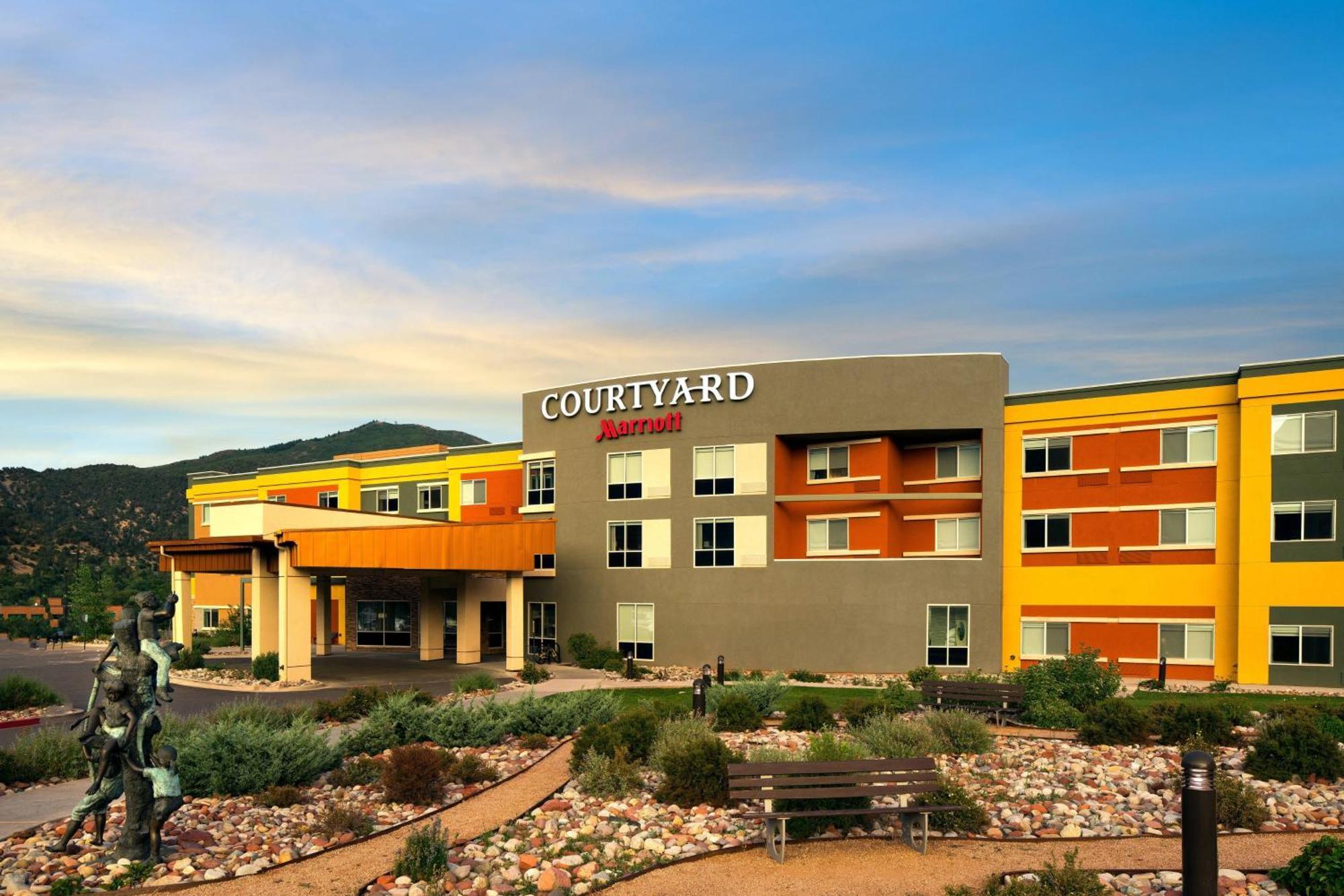 Courtyard By Marriott Glenwood Springs Hotel Exterior photo