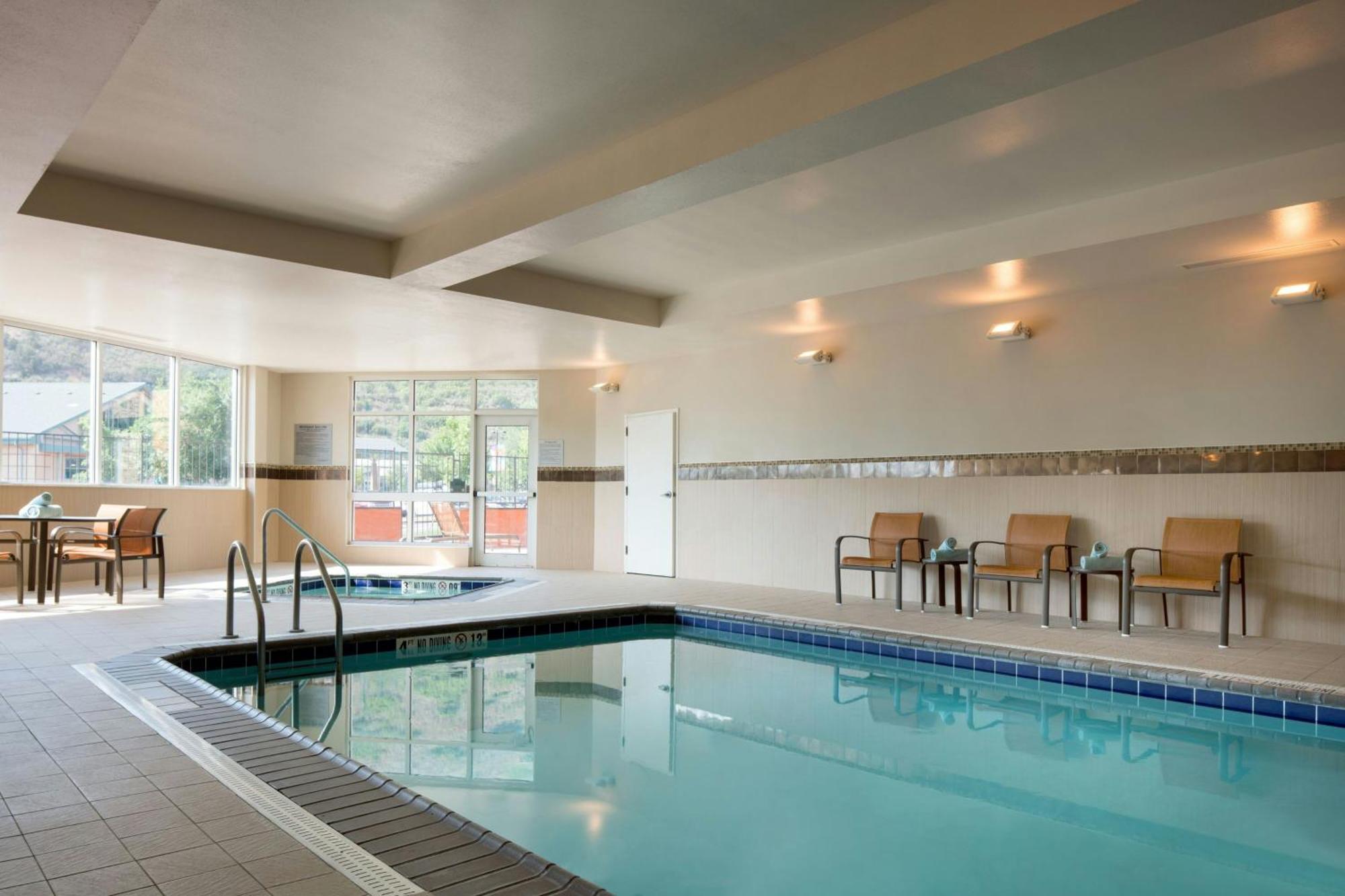 Courtyard By Marriott Glenwood Springs Hotel Exterior photo